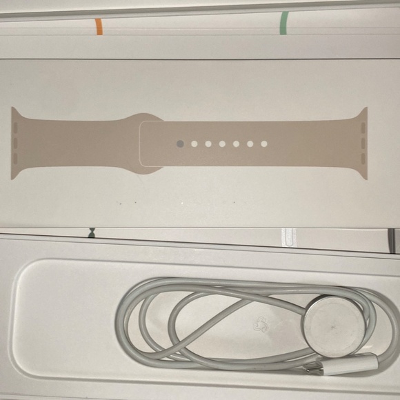 LIKE NEW Apple Watch Series 8 GPS 41mm Starlight Aluminum Case S/M - Picture 9 of 10